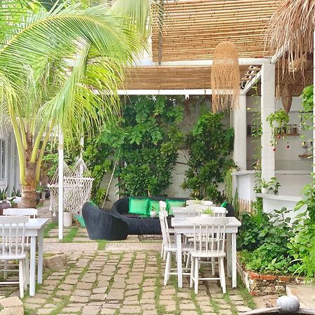 Hotel A L Y S S A Seaside Muine Mui Ne Exterior foto