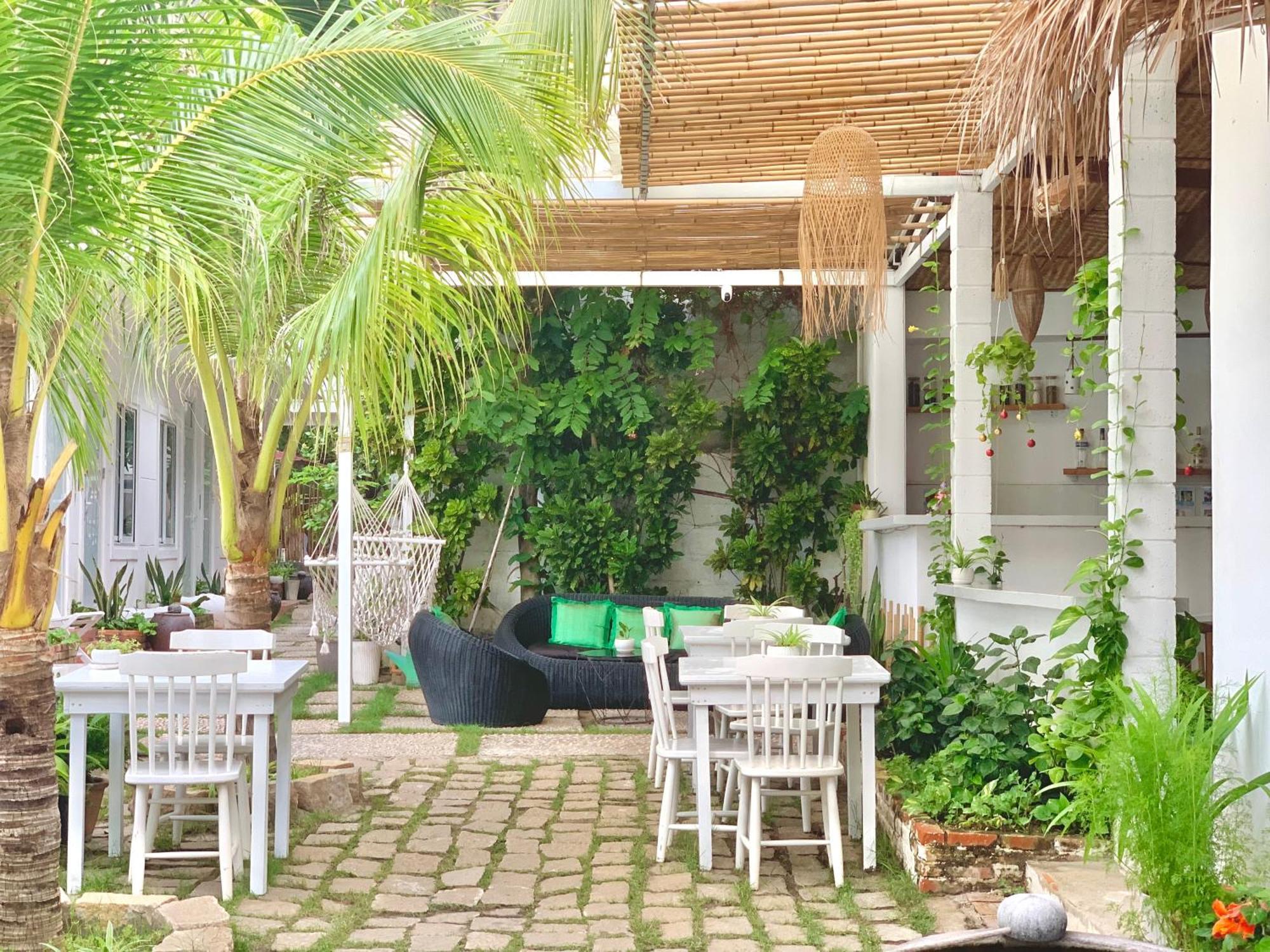Hotel A L Y S S A Seaside Muine Mui Ne Exterior foto