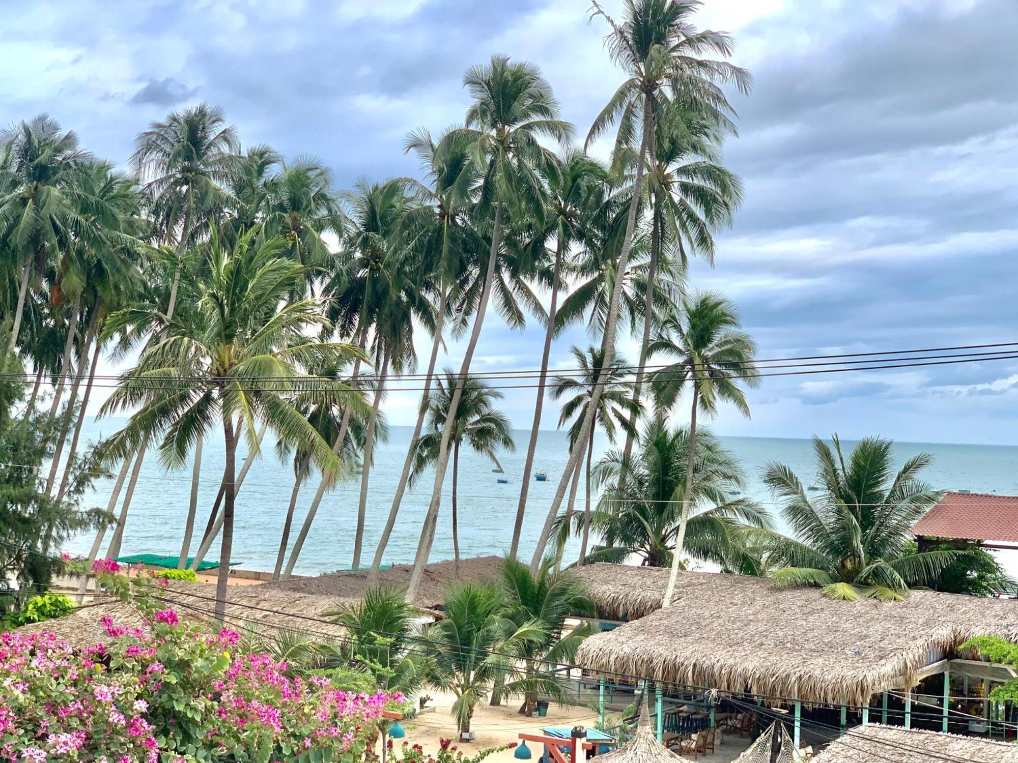 Hotel A L Y S S A Seaside Muine Mui Ne Exterior foto